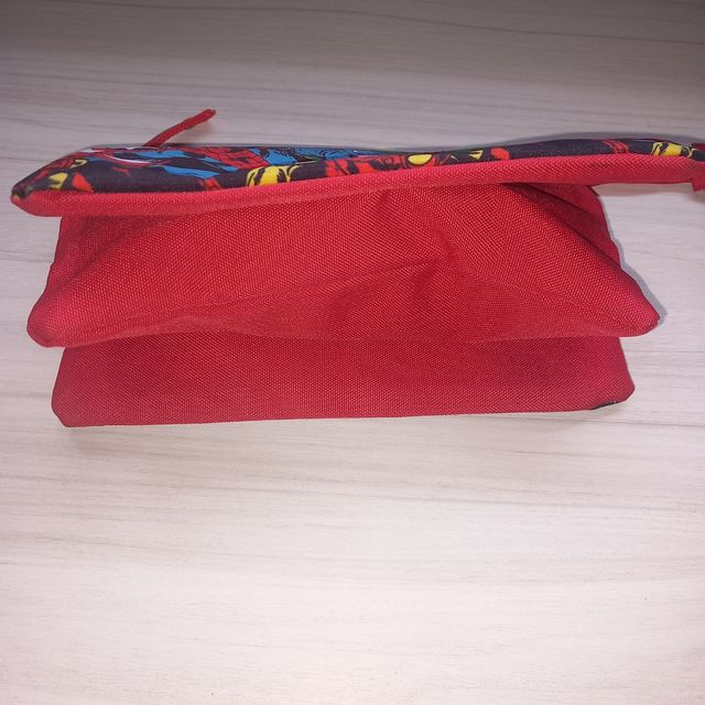 ESTUCHE DE SUPER HÉROES.