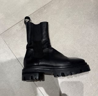 Botines de piel Uterqüe