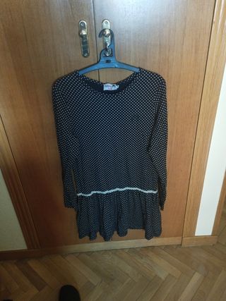 Vestido negro con topos 