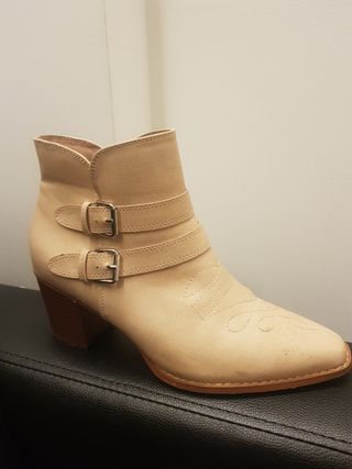 Botines talla 39 color crema 