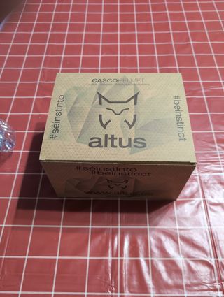 Casco Altus, nuevo a estrenar. Para escalar.