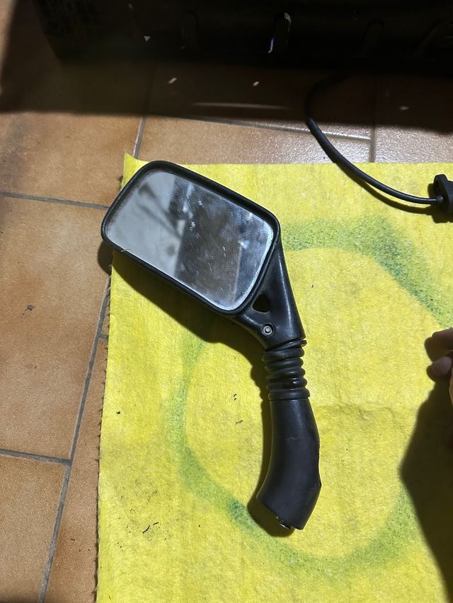 Espejo izquierdo scooter