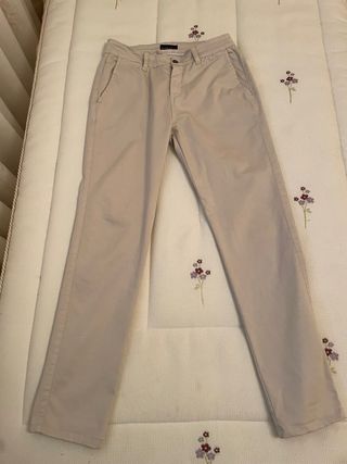 Pantalon chino largo de Paco Rogel