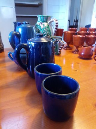 Conjunto de vajilla antigua de ceramica.