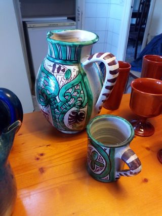 Conjunto de vajilla antigua de ceramica.