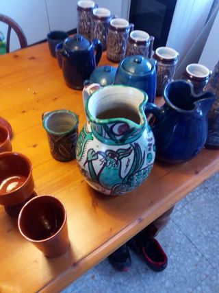 Conjunto de vajilla antigua de ceramica.