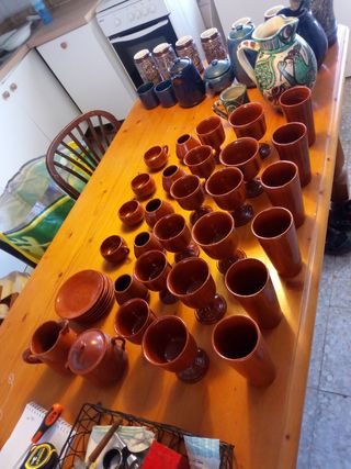 Conjunto de vajilla antigua de ceramica.