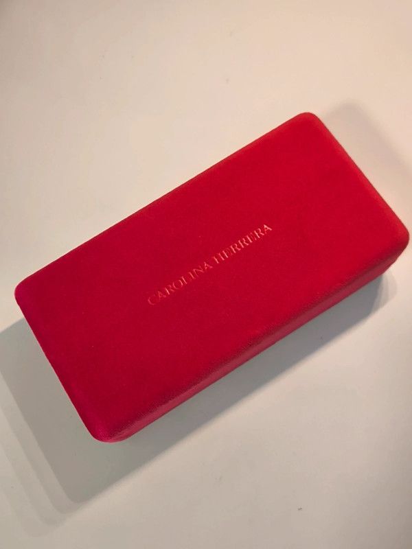 Funda gafas Carolina Herrera sin estrenar