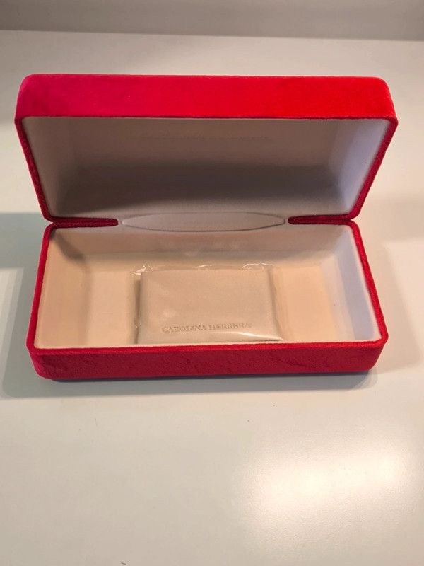 Funda gafas Carolina Herrera sin estrenar