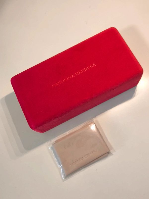 Funda gafas Carolina Herrera sin estrenar
