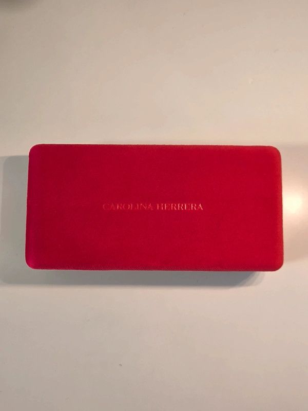 Funda gafas Carolina Herrera sin estrenar