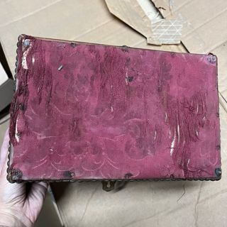 Baúl pequeño forrado en piel