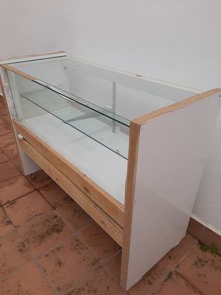 Mostrador con ruedas, con vitrina de cristal