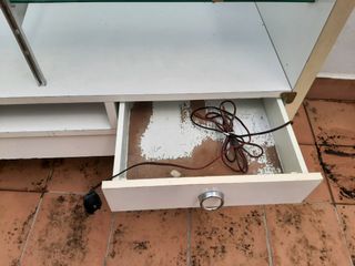 Mostrador con ruedas, con vitrina de cristal