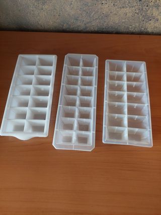 Tres cubitera hielo