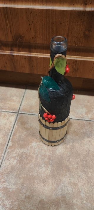 Botella grande decorada