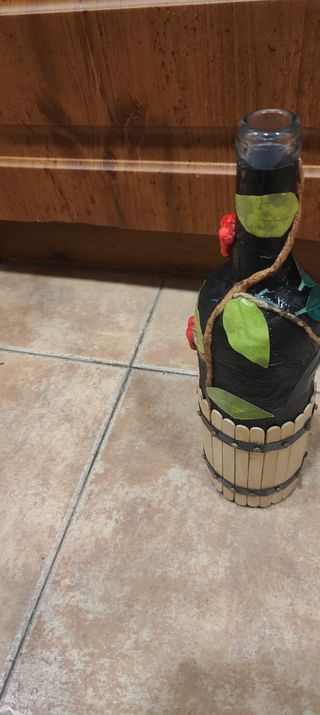 Botella grande decorada