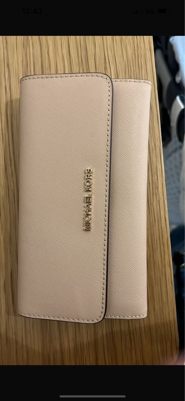 Cartera michael  kors autentica