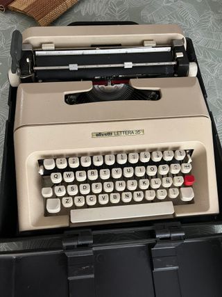 Máquina de escribir Olivetti Lettera 35