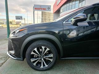 Lexus NX 2.5 300h Premium 2WD