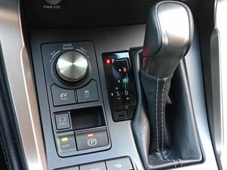 Lexus NX 2.5 300h Premium 2WD