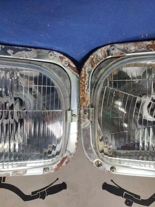 Camión furgón mercedes faros delanteros 