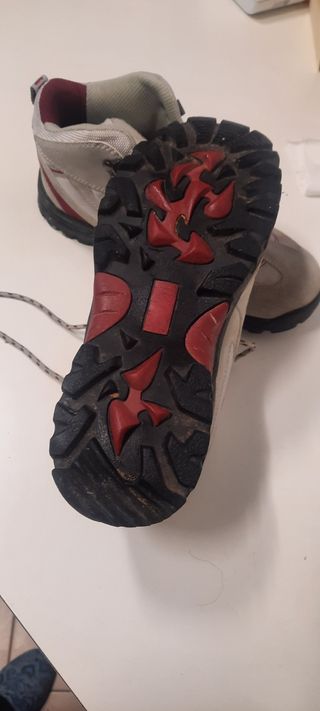 Botas de montaña de mujer.