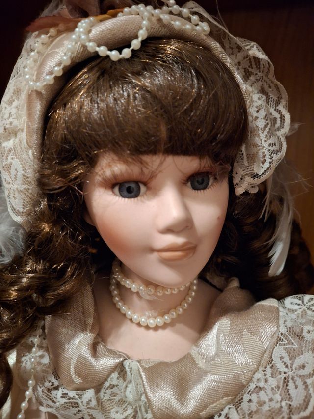 Muñeca de cerámica antigua.