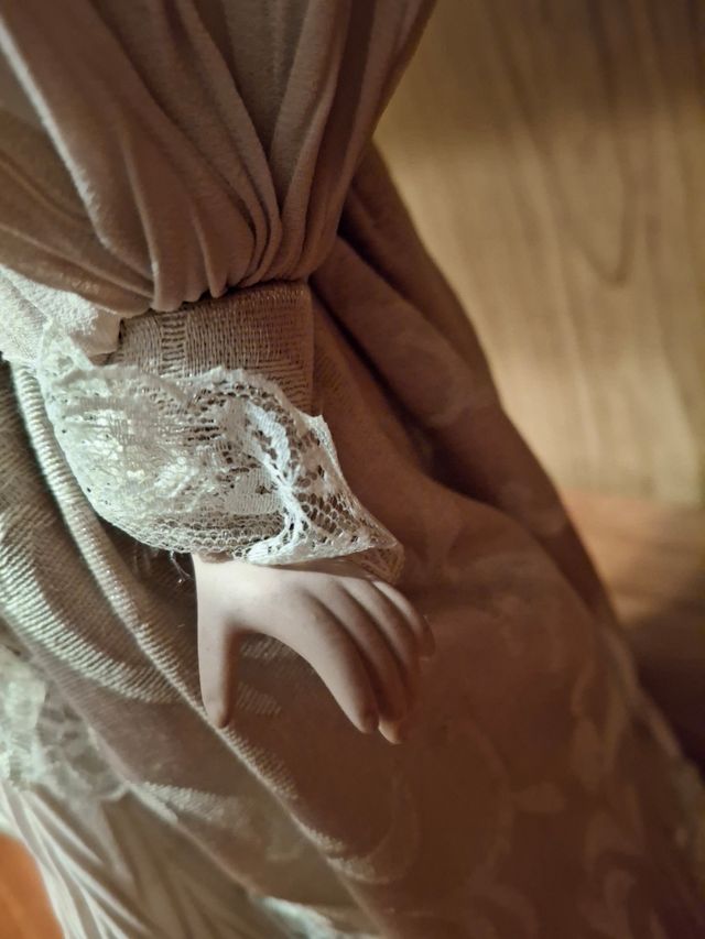 Muñeca de cerámica antigua.