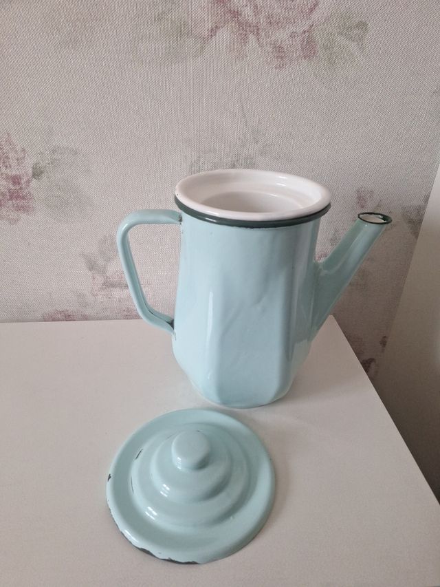 Cafetera de Metal Esmaltado Francesa