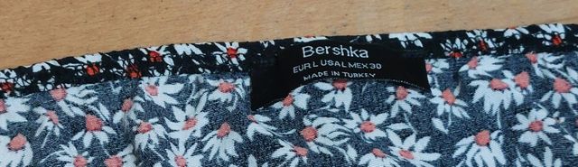 Blusa floral con lazo Bershka 