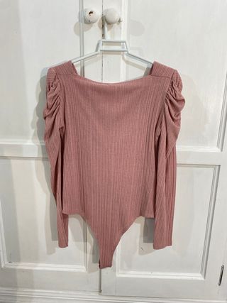Body rosa de mangas largas