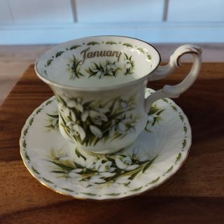 6 Tazas y platos café, Royal Albert, Flor del Mes.