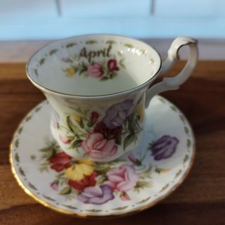 6 Tazas y platos café, Royal Albert, Flor del Mes.