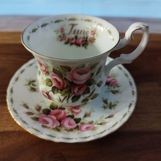 6 Tazas y platos café, Royal Albert, Flor del Mes.