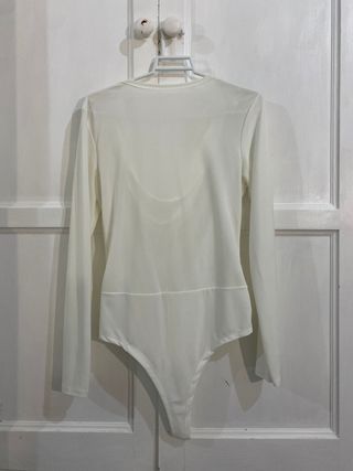 Body blanco de mangas largas