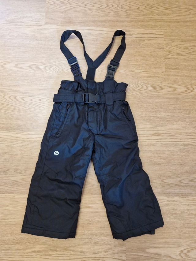 Mono para esquiar o para el frio. 2 años