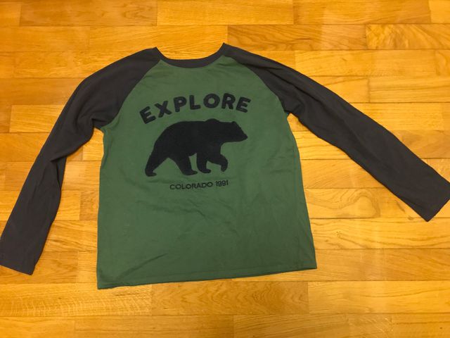 Camiseta verde y negra talla 13-14 años