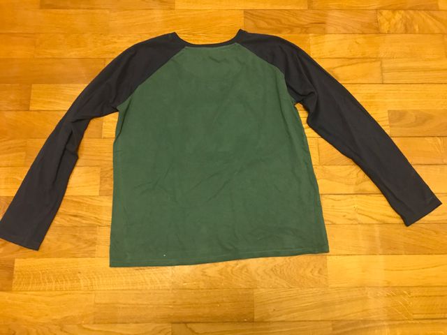 Camiseta verde y negra talla 13-14 años