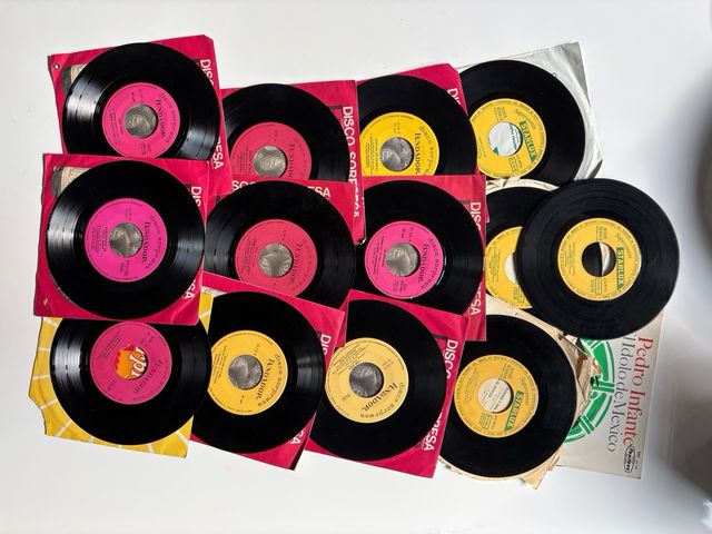 38 dischi singoli in vinile