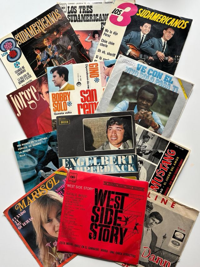 38 dischi singoli in vinile