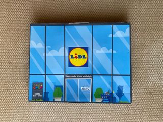 Caixa vazia da mini loja do Lidl
