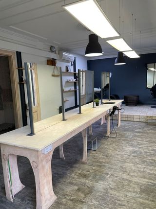 R- 7937566 Traspaso Peluqueria en Ciutat Vella