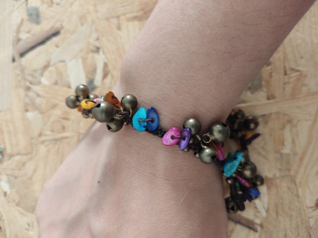 Tobillera de cuero y cascabeles