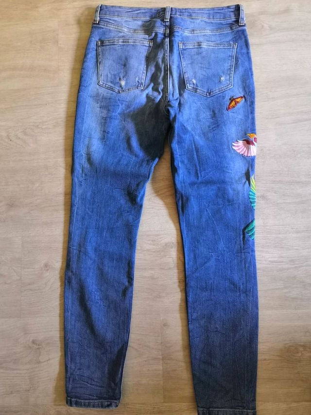 Vaquero bordado Zara