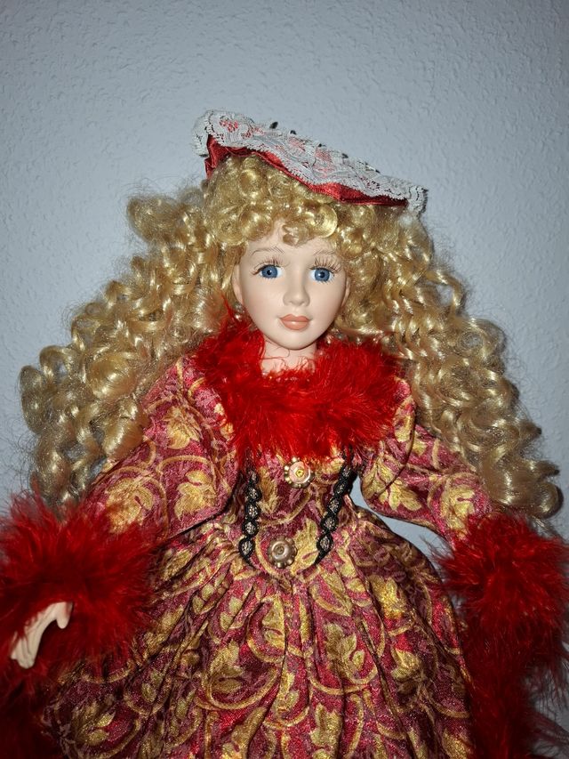PRECIOSA muñeca de Porcelana