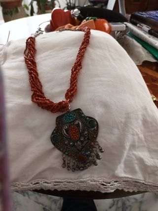 Torscion corallo  rosso con ciondoli bella collana