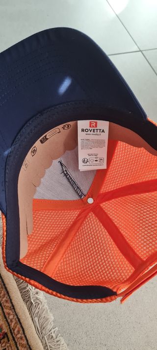 Cappellino con visiera