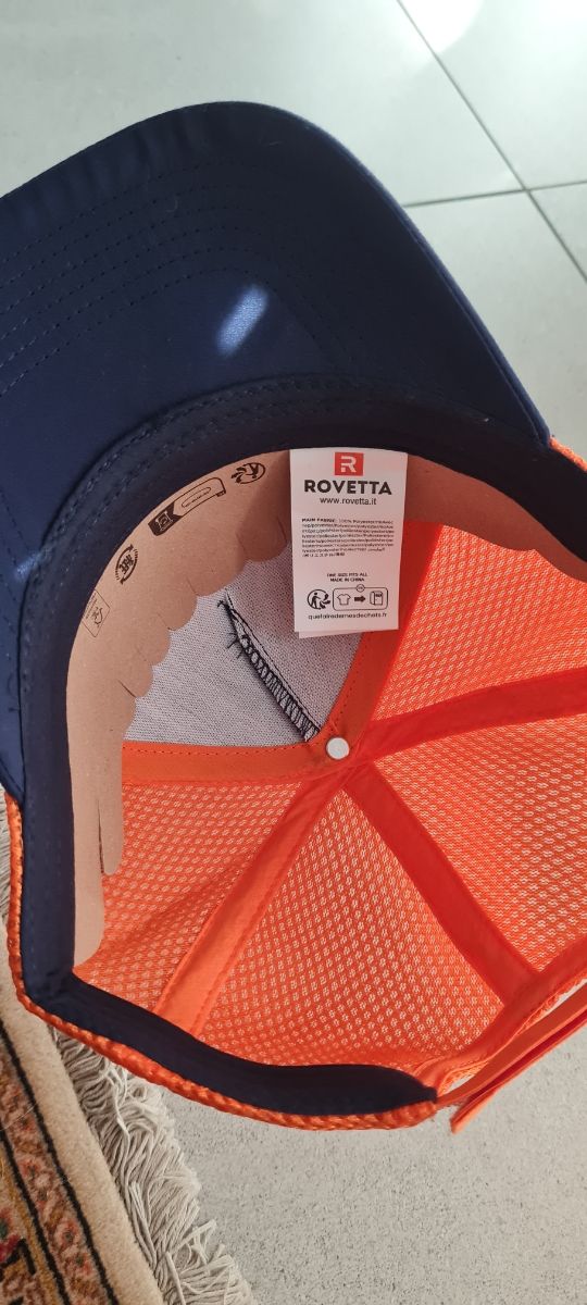 Cappellino con visiera