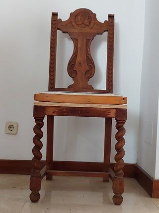 antiguo silla castellano de caoba tallada